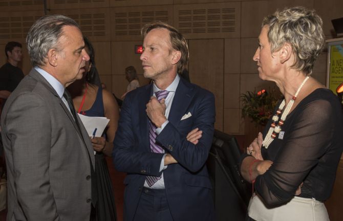 UNAIDS Deputy Executive Director Luiz Loures speaking with Mark Dybul, Executive Director of the Global Fund to Fight AIDS, Tuberculosis and Malaria; and Linda-Gail Bekker, Deputy-Director, Desmond Tutu HIV Centre, President Elect, International AIDS Soci