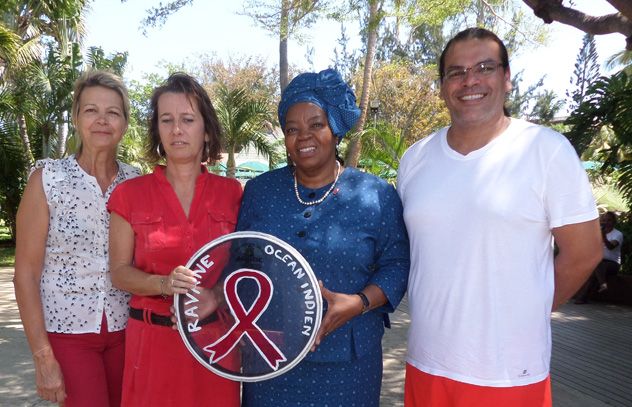 Ghislaine Cailliere, Secretary, Ravane Océan Indien; Marie-Laure Veyrat, Vice president, La Reunion; Sheila Tlou , UNAIDS Regional Director; Ronny Arnephy, President Ravane Océan Indien.