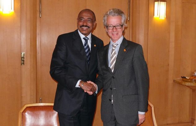 UNAIDS and the Fonds de Dotation Transatlantique signed a cooperation agreement to leverage funds to support the AIDS response. The agreement was signed by the Chairman of the Fund, Bruno Julien-Laferrière and the UNAIDS Executive Director, Michel Sidibé 