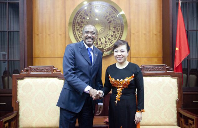 UNAIDS Executive Director Michel Sidibé meets with Minister of Health Professor Nguyen Thi Kim Tien in Hanoi on 24 October. Credit: UNAIDS