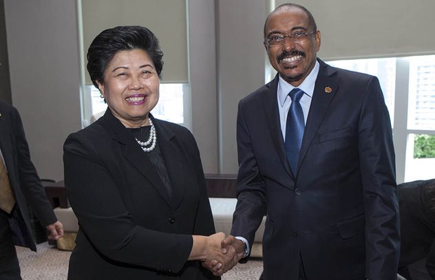 UNAIDS Executive Director Michel Sidibé and Deputy Bangkok Governor Pusadee Tamthai during the launch of iMonitor+, in Bangkok, Thailand, on 27 October 2014.