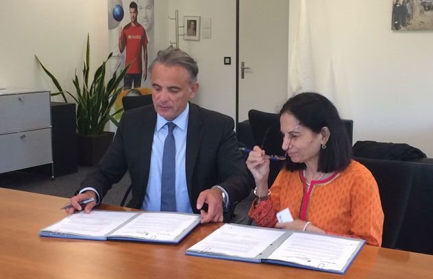 UNAIDS and the International Association of Schools of Social Work (IASSW) signed a cooperation agreement to accelerate action to end the AIDS epidemic, poverty, inequality and social exclusion. The agreement was signed on 21 October in Geneva, Switzerlan