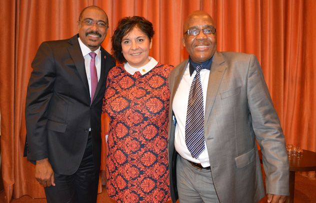 L to R: UNAIDS Executive Director Michel Sidibé, Executive Secretary of the Stop TB Partnership, Lucica Ditiu, and South Africa’s Minister of Health, Aaron Motsoaledi. Round table on tuberculosis, Barcelona, Spain, 30 October 2014. Credit: Stop TB Partner