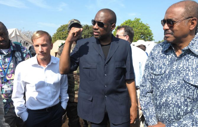 Visit to the Malian border with Guinea, one of the countries most affected by the Ebola outbreak in West Africa. Mark Dybul, Prime Minister Moussa Mara and Michel Sidibé.