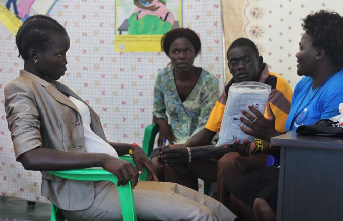 Anna Clara Amono, an internally displaced mother and her husband Ayang Deng attending antenatal services provided by Health Link South Sudan in Mingkaman, South Sudan. Credit: UNAIDS