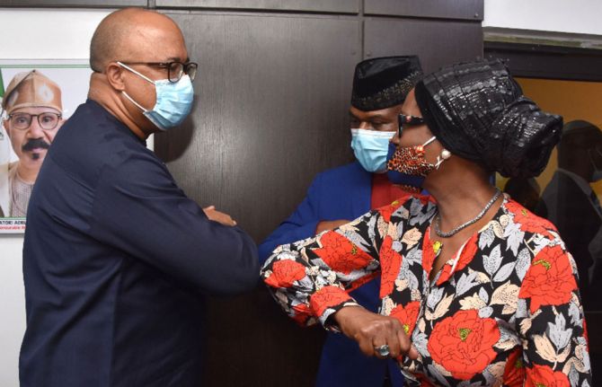 Director General of the Nigeria Centre for Disease Control (NCDC) Dr. Chikwe Ihekweazu welcoming the UNAIDS Executive Director Winnie Byanyima, during her visit to the Federal Ministry of Health in Abuja on Monday, 9 March 2021. Credit: UNAIDS/A.Alabi