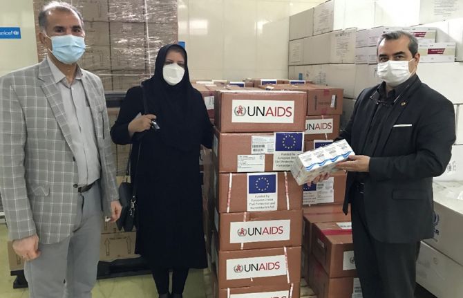 Dr Fardad Doroudi’s discussion with Dr Hengameh Namdari Tabar on distribution of ARVs Supplies donated by UNAIDS to Ministry of Health and Medical Education. Photo | Mr Saeid Honaramooz