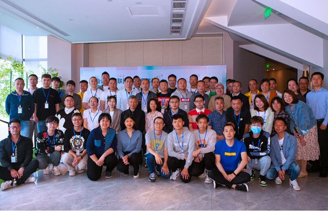 At the Seminar on Social Organization’s Involvement in Internet-Based HIV/AIDS Prevention, held in Chengdu, China, more than 60 representatives of 45 community-based organizations came together for two days to discuss how to utilize technology and innovat