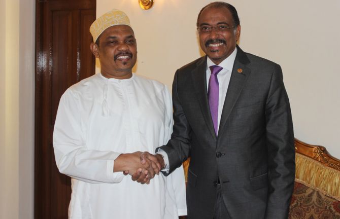 UNAIDS Executive Director Michel Sidibé congratulated the President of the Comoros, Ikililou Dhoinine, on the leadership he has shown in the AIDS response and on a new law his country recently adopted that further protects people living with HIV. Their me