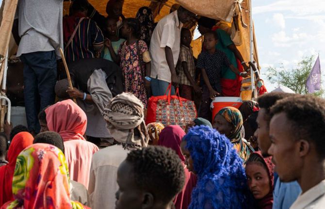 © UNHCR/Ala Kheir People fleeing violence pass through a transit centre in Renk in the north of South Sudan.