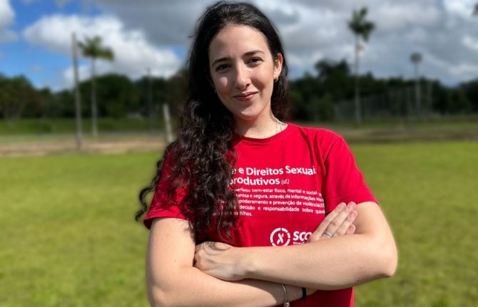 Ana Laura Nascimiento, a 21-year-old medical student and member of IFMSA Brazil, became an advocate for sexual and reproductive health rights through Pense Positivo, a project that organizes HIV awareness activities for homeless individuals and sex worker