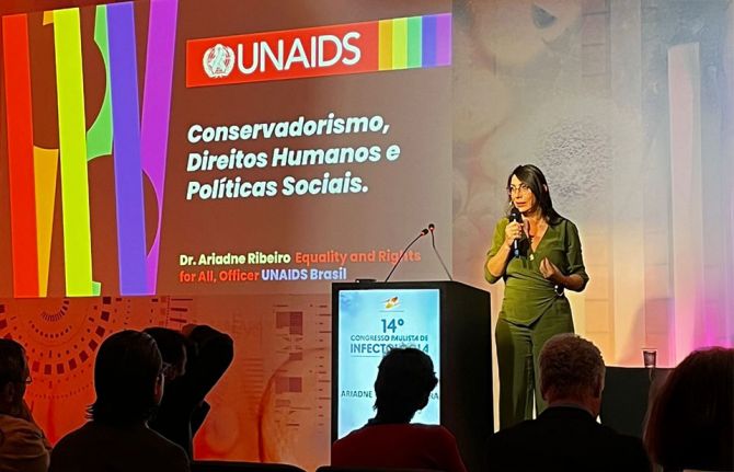 Ariadne Ribeiro Ferreira, a trans woman working for UNAIDS in Brazil, advocates to leaders and speaks to media around the world. As she is an inspiration to colleagues, many are keen to learn more about Ariadne’s story.