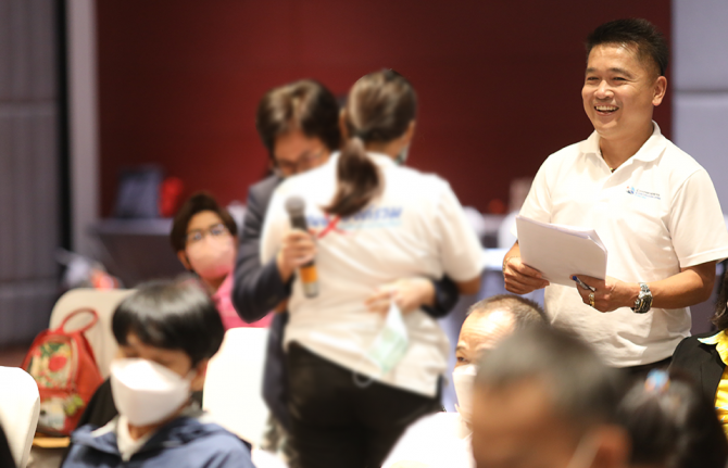 Apiwat Kwangkeaw, right, Chairperson of the Thai Network of People living with HIV/AIDS (TNP+) at the certification ceremony. Bangkok, Thailand, 17 February 2023. Credit: TNP+