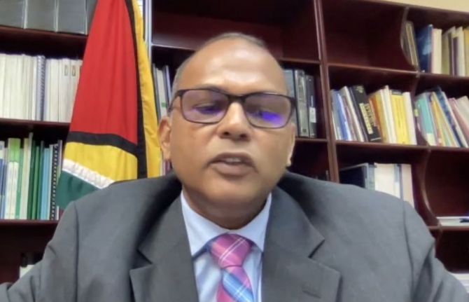 The Guyana Health Minister and Caribbean representative on the UNAIDS Programme Coordinating Board, Frank Anthony, reaffirmed the region’s commitment to the HIV response, saying that “governments in the region stand ready to do their part in ending AIDS b