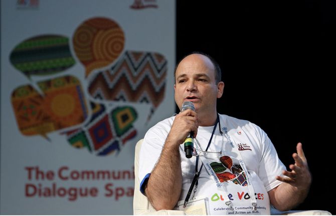 Manuel DaQuinta conducts a session on HIV and the workspace at the 2012 International AIDS conference in Washington DC, July 24, 2012. Photo by Chris Kleponis/UNAIDS