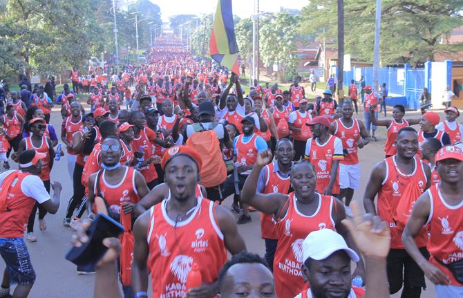 Thousands take part in the Kabaka Birthday Run to support the HIV response in Buganda 