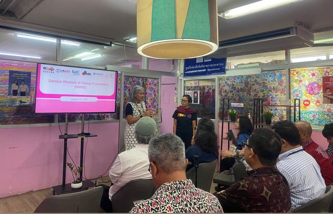 The Indonesian team visited the Service Workers in Group Foundation (SWING), an organization providing community services to female sex workers (FSW). Tina Boonto, UNAIDS Country Director for Indonesia, delivered her speech during the visit.