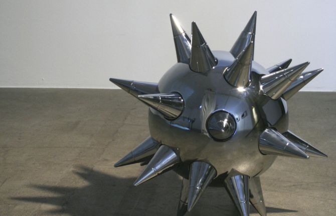 Fabrice Gygi Minoviras, 2009 Sculture en inox chrome de 26 cônes