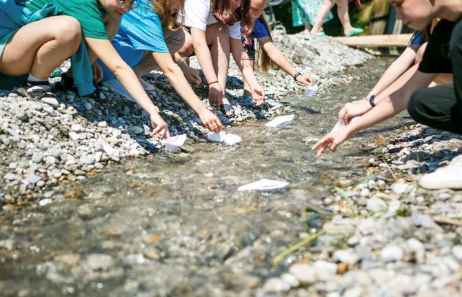 Participants of the It’s Simple! programme for children and adolescents living with HIV launched a boat in memory of Diana in Sochi, Russian Federation, 10 June 2021. Diana, like many other adolescents living with HIV in the region, was on treatment but s