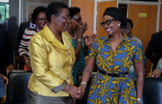 "We have got the science. We now need to remove the social human rights barriers to reach the last mile" @Winnie_Byanyima during her meeting with the Minister @MBAYO_ and @aidscommission board.