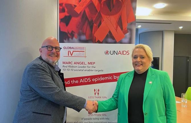 On World AIDS Day, UNAIDS, the Council of the European Union and partners call for an end to HIV-related stigma and discrimination