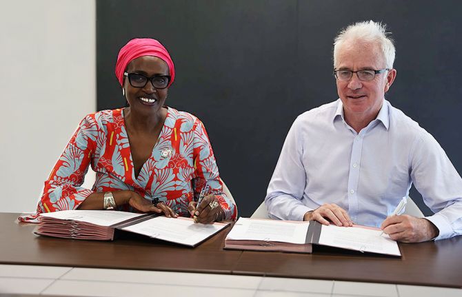 GENEVA, 24 June 2024— UNAIDS Executive Director, Winnie Byanyima, and Executive Director of The Global Fund to Fight AIDS, Tuberculosis and Malaria (the Global Fund), Peter Sands, signed a new strategic framework for cooperation and collaboration to end A