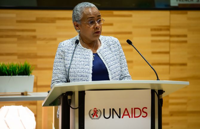 The First Lady of Kenya, Margaret Kenyatta, visited UNAIDS headquarters in Geneva, Switzerland, on 21 May to talk about her Beyond Zero initiative to improve maternal and child health and to reduce the impact of HIV in the country. During her visit, Ms Ke