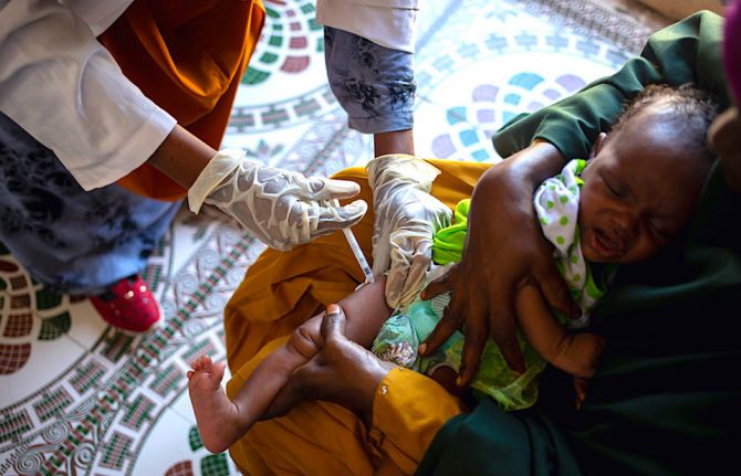 Routine immunization in Shibis mother and child health facility, Benadir region, Somalia. Photo credit: WHO Somalia