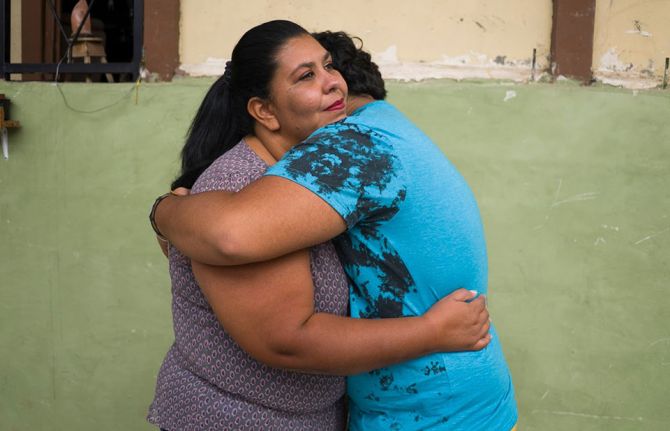 Kattia es una mujer que lucha día a día por los derechos de las pacientes diagnosticadas de VIH. Se ha dedicado a crear un espacio seguro para que juntas puedan salir adelante. Foto: Gloriana Ximendaz/Colectivo Nómada para ONUSIDA